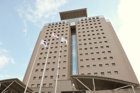 【人事委員会勧告】全都道府県で月給・ボーナス増　平均年収１７万２０００～２５万５０００円アップ・・・改定後の平均年収、東京都職員 ７３４万５０００円が最も高く、高知県職員 ５８７万５０００円が最も低く