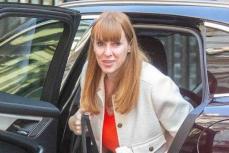 【国際】「イギリスの三原じゅん子」女性副首相が“給付金で税金逃れ”…衝撃の不正疑惑で国民激怒