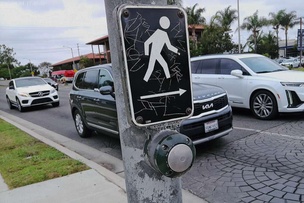 アメリカ人「歩道の押しボタン式横断機で渡れるのって初めてみた。日本ならではでは？」