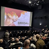 【前代未聞】 “ハゲ専用試写会”に観客殺到…その場で剃髪して入場する映画イベントが話題