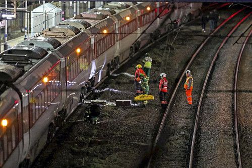 【英国／テロか？】イギリス南東部を走行中の列車内、乗客相次ぎ刺され９人重体…男２人を逮捕