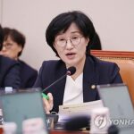 【聯合ニュース】慰安婦問題に対する日本政府の「最終的かつ不可逆的に解決」されたとする立場は「不適切」　韓国担当閣僚が見解