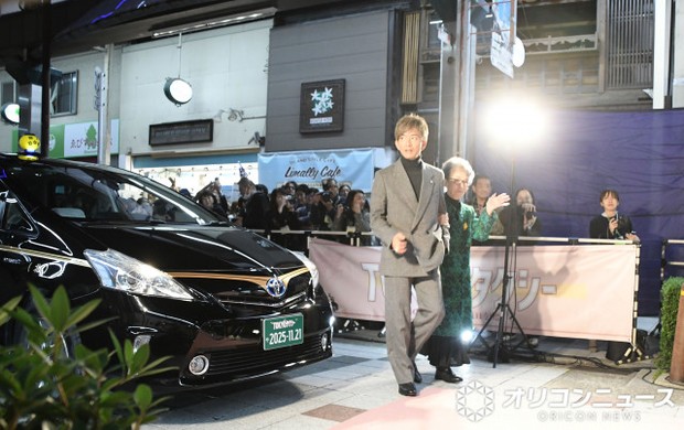【芸能】木村拓哉、大阪・通天閣前に“タクシー”で現れ沿道大熱狂　エスコートされた倍賞千恵子「もう最高。上手なんです」
