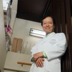 「痛い！ 痛い！」実験中に助手が溶けて警察の事情聴取を受けたことも…米村でんじろう（70）が今でも忘れられない“マッドすぎる実験” 米村でんじろうさんインタビュー