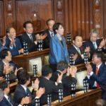 【自民党・結党70年】 女性初の総理総裁誕生も、自民党の支持率は低迷「度量広く政権運営を」