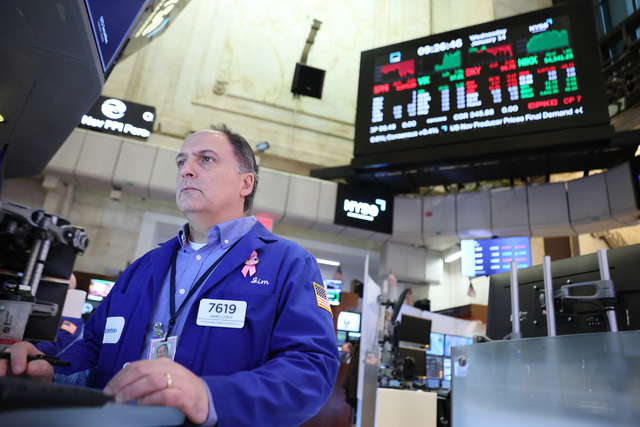 【米国株】約70年の歴史を持つS&P500が史上初の7000ポイントに到達