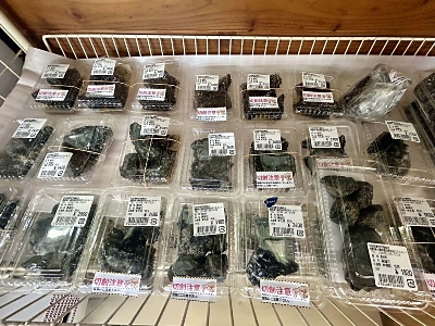 「総菜みたい」 とＸでバズッた黒曜石のパック売り　「法令違反」指摘で販売中止に