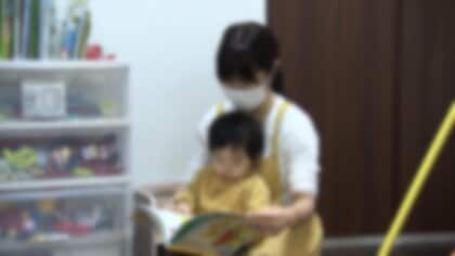 【政府】共働き支援でベビーシッター利用を支援へ…利用料の一定額を税金から差し引く仕組み検討