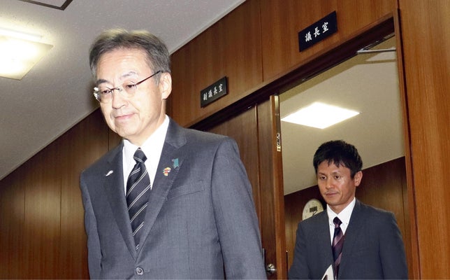 セクハラ問題の福井県知事が辞職願提出…政党などから出直し選への出馬要請なし、議長「体に気をつけて」