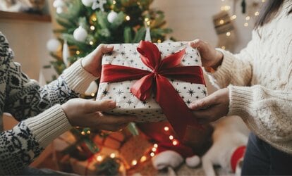 【子育て】クリスマスプレゼントに「ゲーム課金」は、ありなのか？　「金銭感覚が乱れる」「プレゼント選びがラク」親の本音は