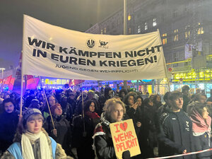 ドイツ下院、新しい兵役法案を可決　徴兵制も視野　各地で抗議デモ