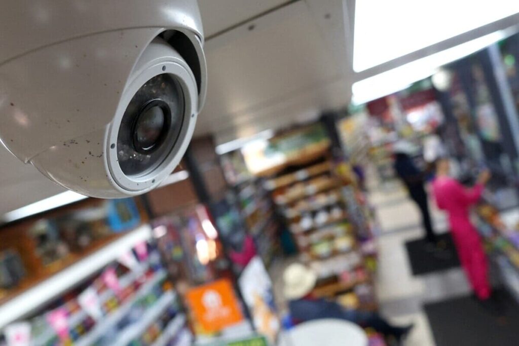 【英国】「犯罪抑止」か「プライバシー侵害」か…英警察、リアルタイム顔認識カメラ技術で取り締まり強化へ