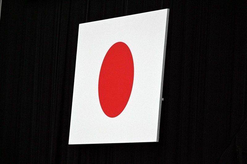 【毎日新聞社説】国旗損壊罪の創設案　息苦しい社会にするのか　人々を萎縮させかねない動きである