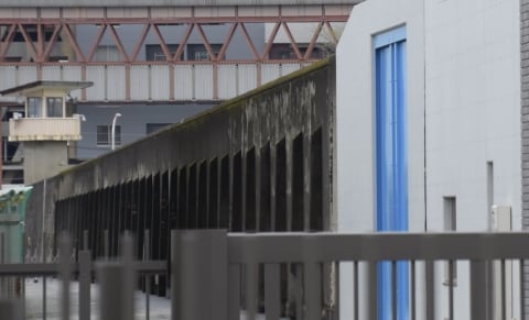 「刑務所のほうがマシに」「不安でいっぱい」受刑者から切実な声、委託費不足で更生保護に危機　法務省は補正予算を要求