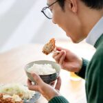 【医学】家族の分まで食べてしまう「食い尽くし系」は病気のサイン？　医療的支援が必要な状態の見分け方を心療内科医が解説