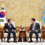 【聯合ニュース】 李大統領　麻生氏と面会＝「互いに役立つ関係へ」