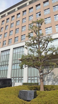 【裁判】事件捜査中の警察官が無断駐車、「４円」支払い命令    苦情受け２０分後に移動でも「管理する男性の権利侵害」と認定