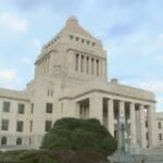 【∩( ・ω・)∩ばんじゃーい】ただいま内閣総理大臣から、詔書が発せられた旨伝えられましたから、朗読いたします。 　日本国憲法第七条により、衆議院を解散する。