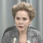 「“殴る”や“蹴る”は一切行われていない」デヴィ夫人所属事務所の反論コメント全文掲載　元マネージャーにけがさせた疑いで書類送検