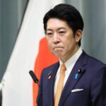 佐藤副長官、旧統一教会集会「妻が参加」認める　安倍氏銃撃事件当日