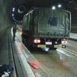 雪の中高速道路が一時通行止めに…原因は雪でのスタックではなく“自衛隊トラック”の故障