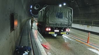 雪の中高速道路が一時通行止めに…原因は雪でのスタックではなく“自衛隊トラック”の故障