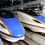 走行中の北陸新幹線「はくたか５６６号」、荷棚に置かれた外国人客のスーツケースが女性客の頭に落下…糸魚川駅で発車２２分遅れる