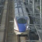 北陸新幹線 荷棚からキャリーケース落下　女性の頭に当たり外国人客とトラブルで警察対応