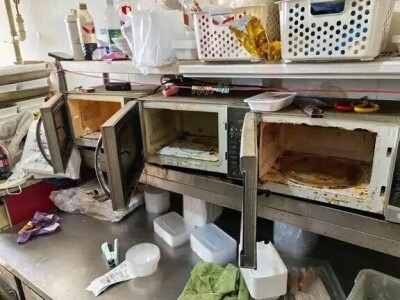 中国で「ゴーストデリバリー店」の闇が暴かれる　厨房とトイレが直結、床にはたばこの吸い殻が散乱