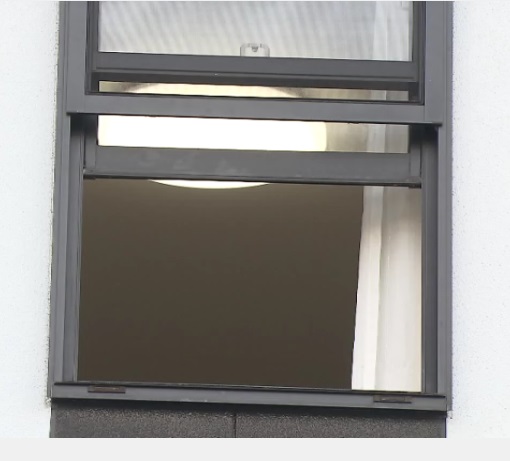 【大阪】生後8か月の男児を2階から投げ落としたか　42歳の女を逮捕 「投げないと助からないと思った」