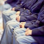 中高生の8割「女子がスラックス制服を着ていても違和感はない」