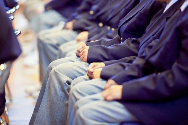 中高生の8割「女子がスラックス制服を着ていても違和感はない」
