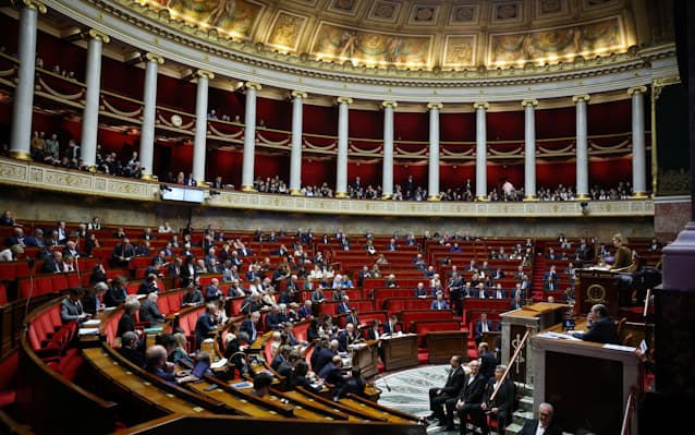 フランス、9月にも15歳未満のSNS禁止　「子どもたちの脳は米国にも、中国にも売り渡さない」