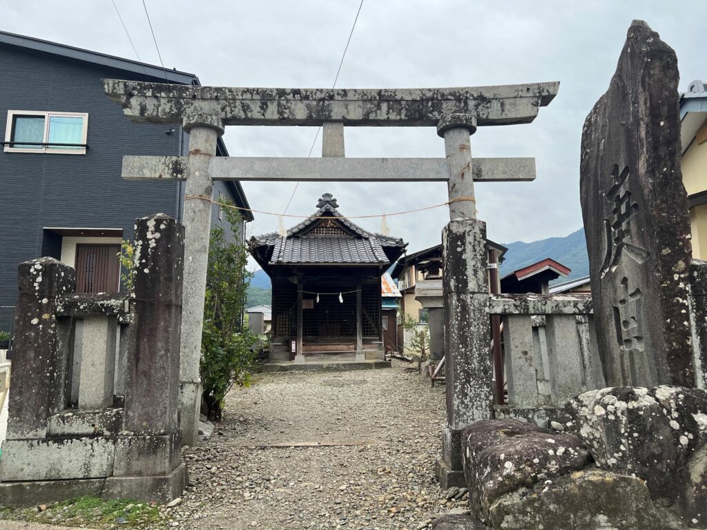 【⛩】持ち主不明の神社、老朽化進んでも処分できない　維持管理もう限界　「由緒は理解しているが…」住民苦悩