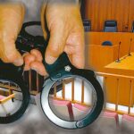 被告の手錠・腰縄の運用見直し　傍聴人から見えない形へ　被告の人権に配慮した措置　最高裁通知