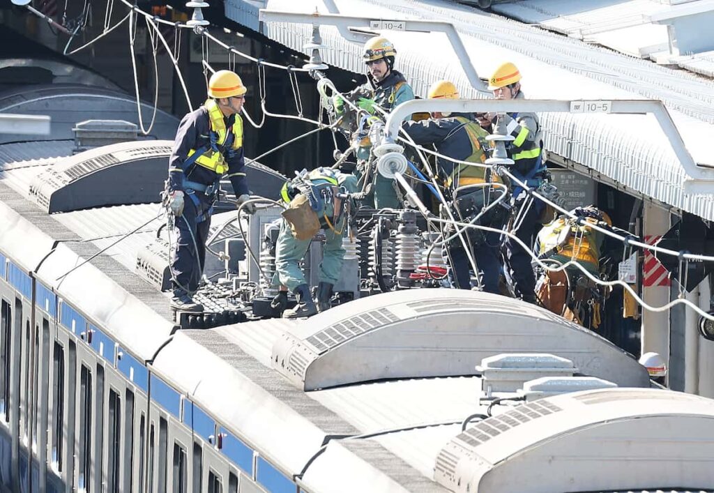 【交通情報】常磐線は少なくとも午前中再開できず　上野駅停電、運転見合わせ　線路に乗客降ろし移動も