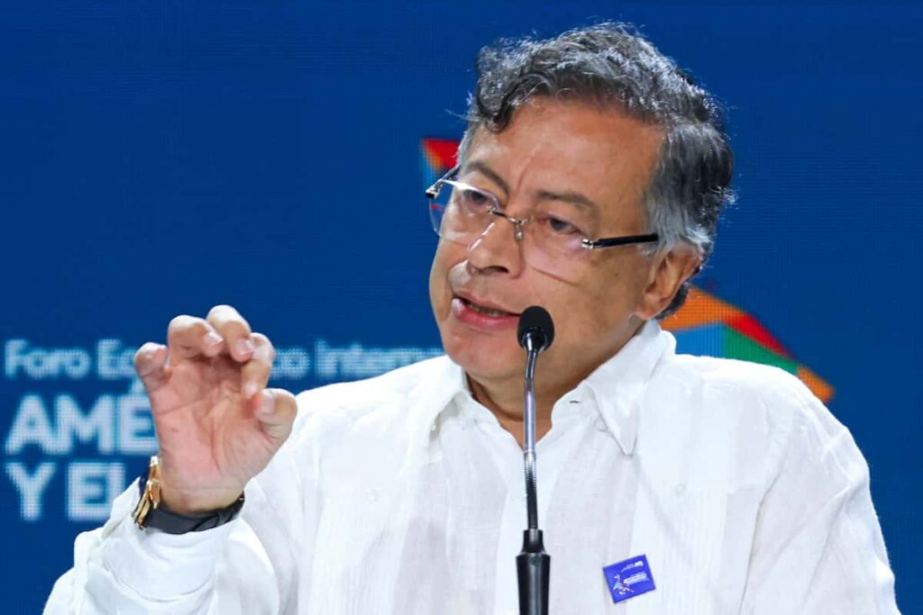 コロンビアのペトロ大統領「キリストが性行為」　ダ・ヴィンチ・コードの世界に信徒猛反発