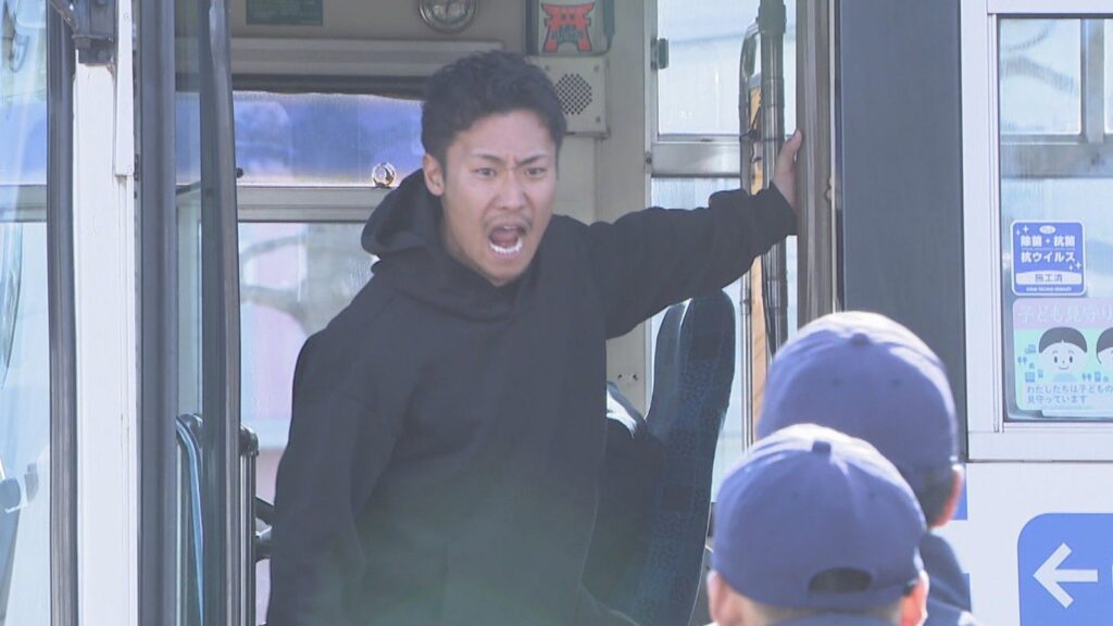 【岡山】 「俺は何もかも失ったんじゃ！」路線バスが刃物を持った男に乗っ取られた想定…岡山県警と事業者が訓練