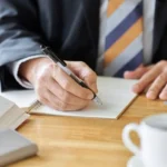 【相談】スタバで勉強しています。毎回注文もしていますが「お店的には迷惑では？」と友人から言われました。勉強目的の利用はよろしくないのでしょうか？