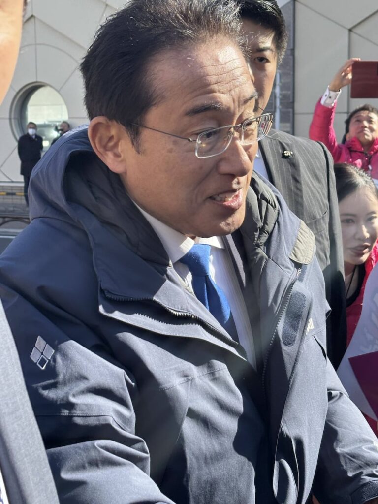 麻生、菅、岸田、石破氏…衆院選で自民元首相も奔走　「人気弁士」として支持拡大図る