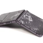 折りたたみスマフォ、氷点下でバッキバキになる