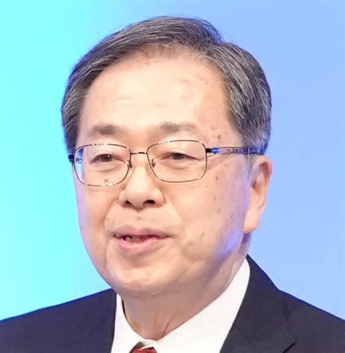 【大阪】中道・斉藤共同代表が18年にわたる因縁の場所で第一声、候補者と“歴史的”握手……1200人の聴衆が集まる