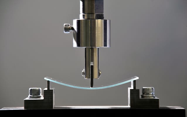 AGC、化学強化用特殊ガラス事業撤退　スマホカバーなど