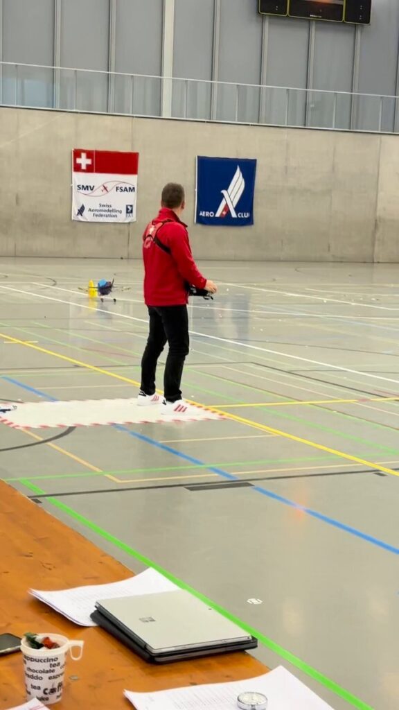 【AIではない／ラジコン室内曲技（F3P）世界選手権】もはや物理法則のバグ