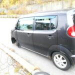 走行中の軽乗用車から左前タイヤ脱落―道路を転がり家の窓ガラスなど破損…10月31日が業者にタイヤ交換