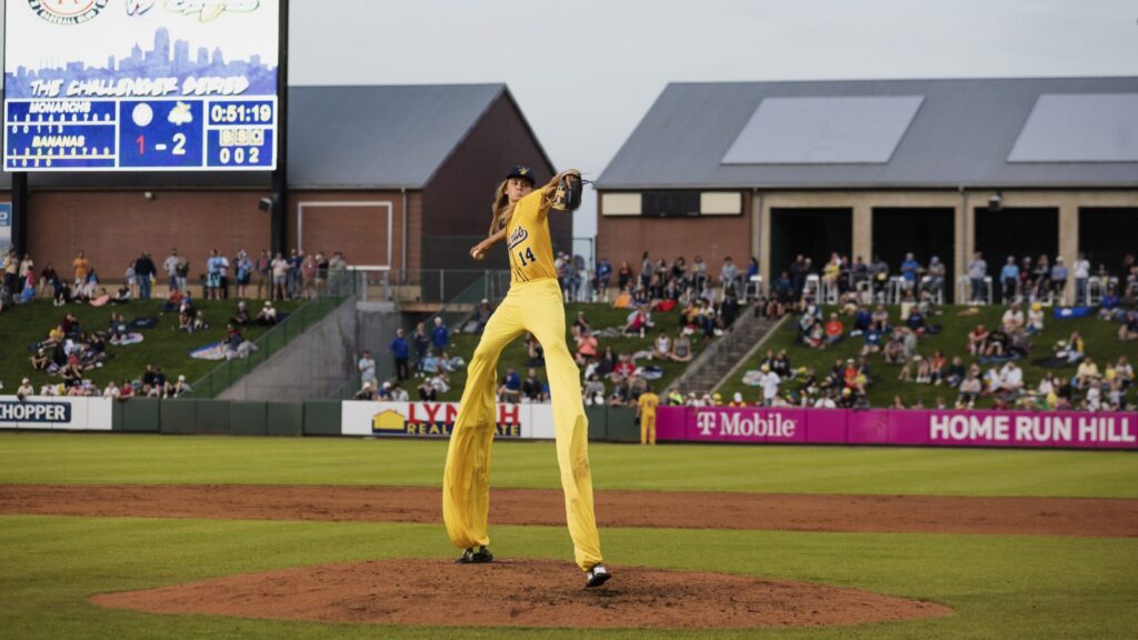 【野球】ドジャースよりチケット入手困難？ 打って踊って宙に舞う…アメリカで旋風巻き起こす「サバンナ・バナナズ」