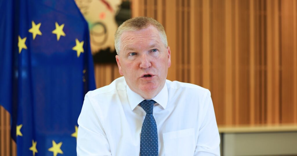 EUがSNS規制法案26年提出へ　未成年利用禁止も視野、欧州委員表明