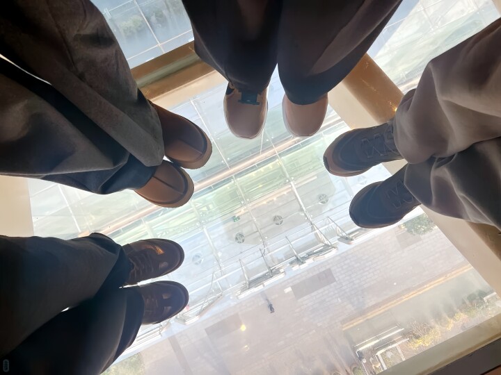 【中国】「空中火鍋店」の床のガラスが割れる、店「割れたのは表面だけだから安全」