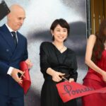 【芸能】表参道うっとり　石田ゆり子が現る、細身の黒ワンピ、透明感がヤバい