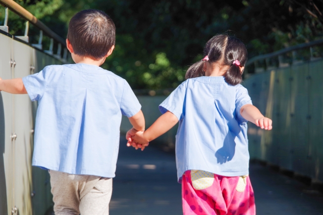 10月30日は「初恋の日」女性の初恋が最も多いのは5歳「まだあげ初めし前髪の…」